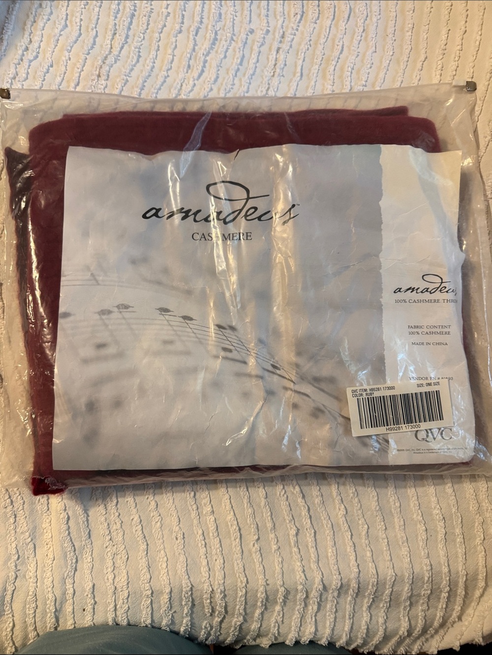 Amadeus Cashmere Red Throw - Ultra-Soft Luxury Blanket